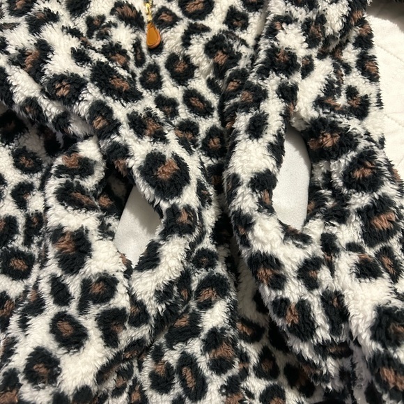 Buc-ee’s pullover - Picture 6 of 13